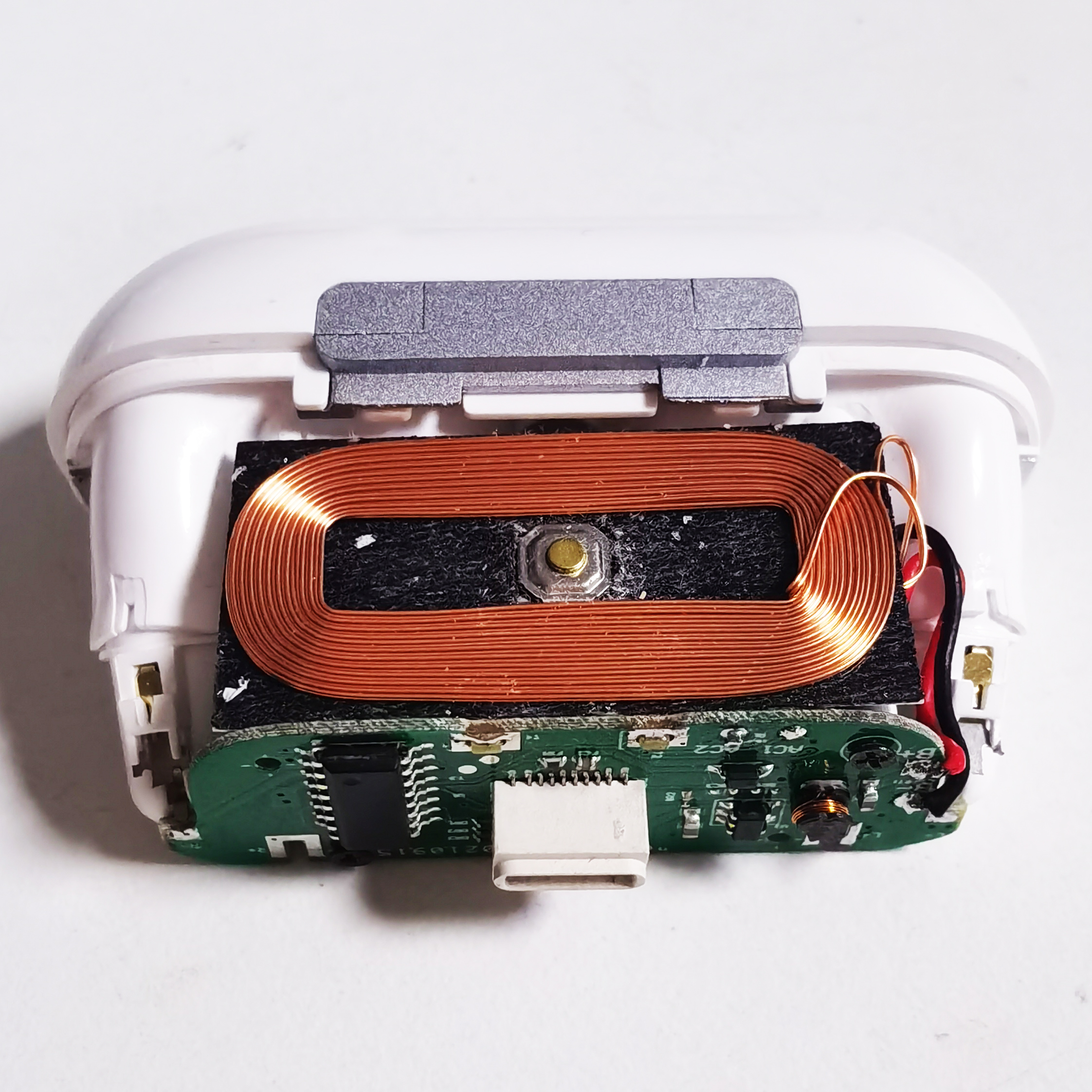 <b>带无线充功能的TWS耳机仓</b>